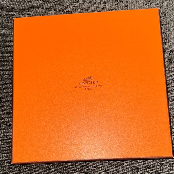 Authentic Hermès L’Atlantide %100 Silk Scarf Carré 90 Red Orange Made in France - Picture 14 of 15